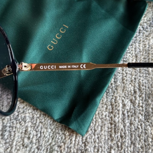 Gucci Unisex Sunglasses - Picture 5 of 6